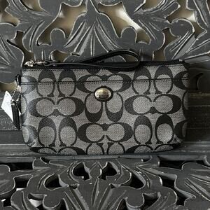 Coach Peyton Signature Go-Go Wristlet F49965 Black Grey NWT